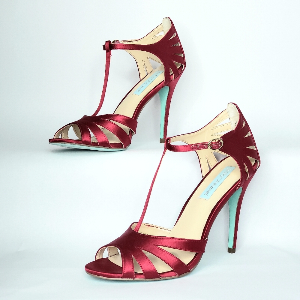 NWOT - Betsey Johnson - Ankle strap high heel